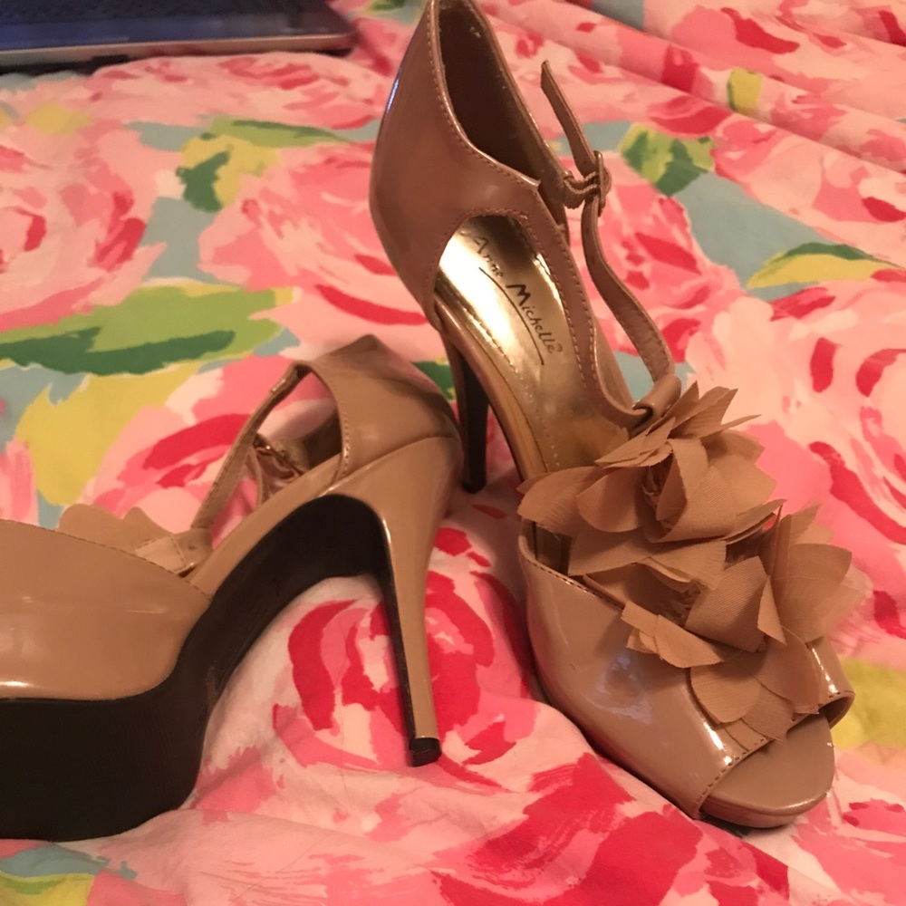 Nude Pumps